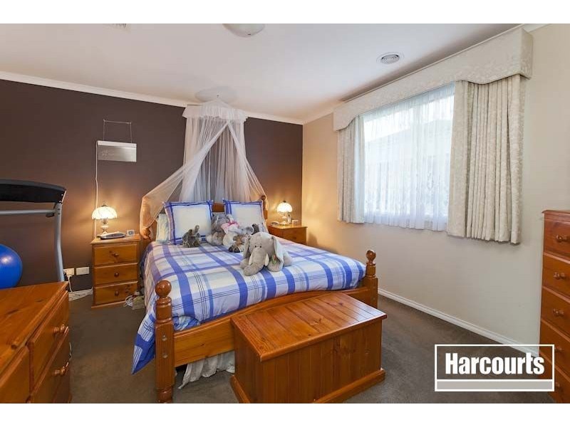 16 Forest Oak Court, Cranbourne VIC 3977