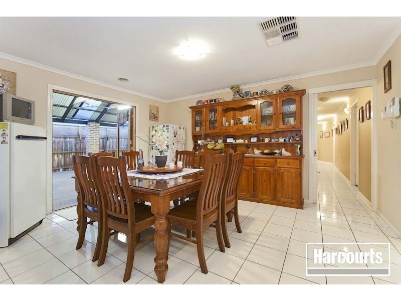 16 Forest Oak Court, Cranbourne VIC 3977