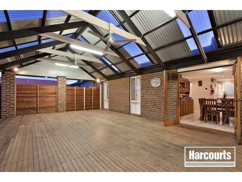 16 Forest Oak Court, Cranbourne VIC 3977