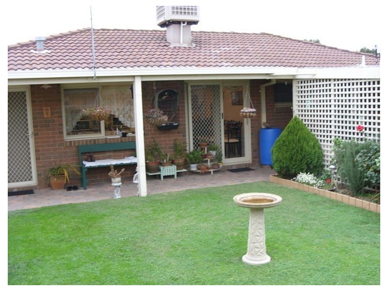6 Ayres Close, Cranbourne North VIC 3977