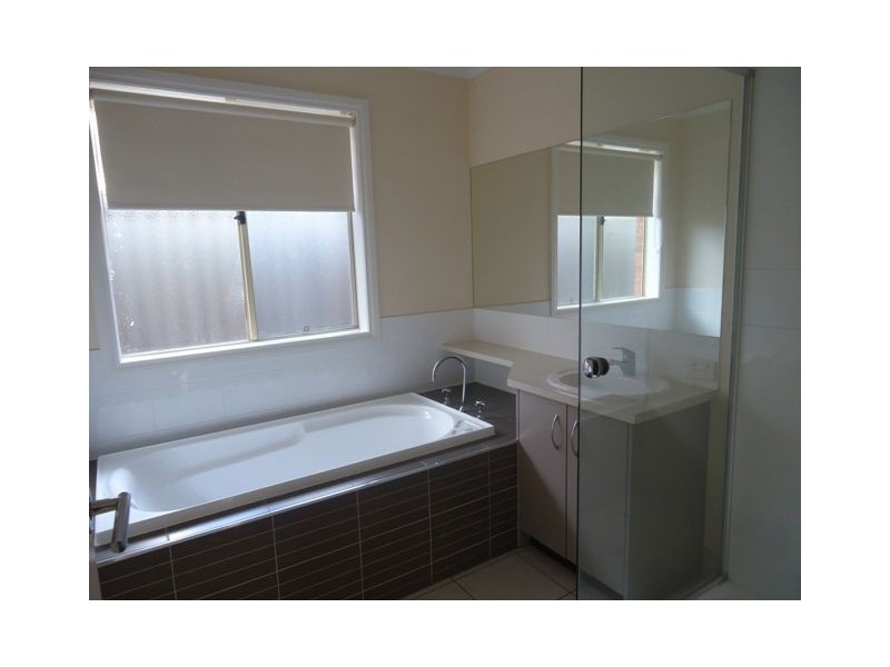 4 Pipetrack Circuit, Cranbourne East VIC 3977