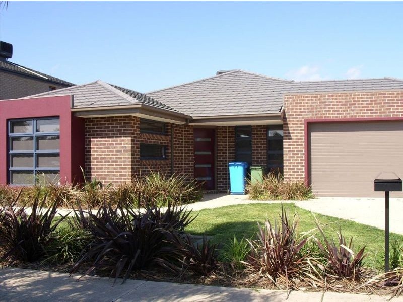 5 Harpenden Terrace, Cranbourne VIC 3977