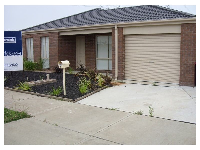 5 Fiscus Court, Cranbourne VIC 3977