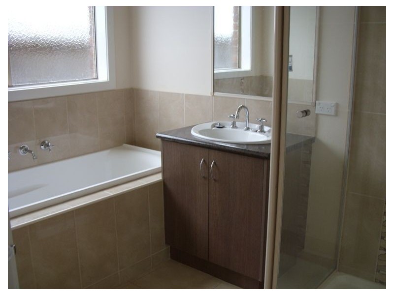 5 Fiscus Court, Cranbourne VIC 3977