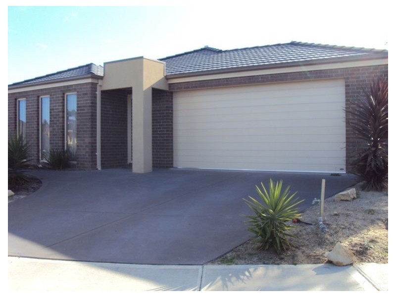 10 Wakenshaw Crescent, Pakenham VIC 3810