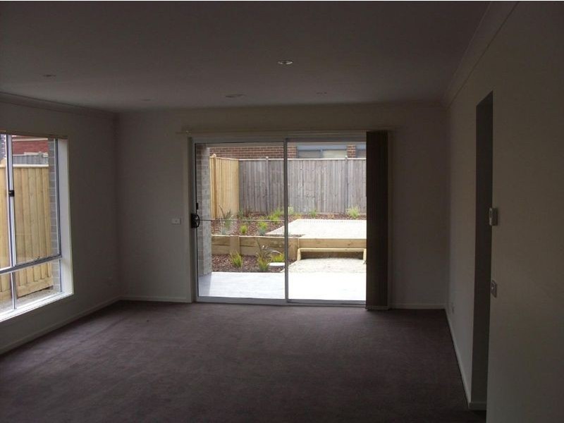 31 Ogle Way, Cranbourne North VIC 3977