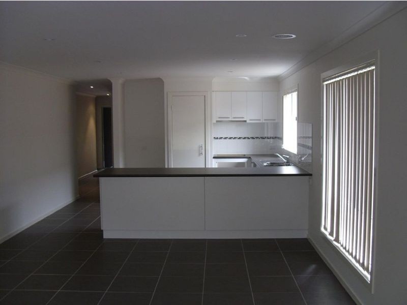 31 Ogle Way, Cranbourne North VIC 3977