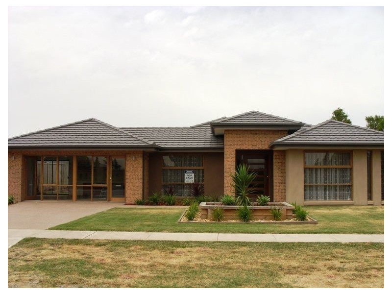 1 Botanic Ridge Boulevard, Cranbourne South VIC 3977