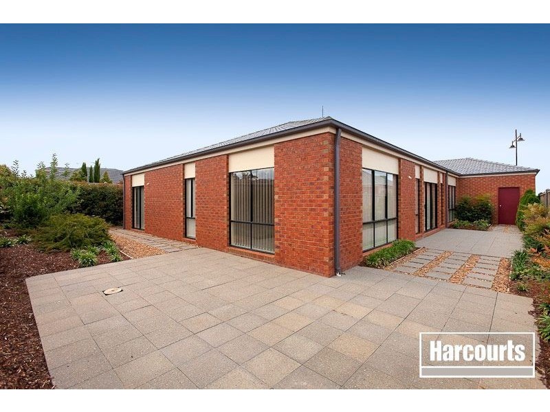 20 Fallingwater Drive, Pakenham VIC 3810