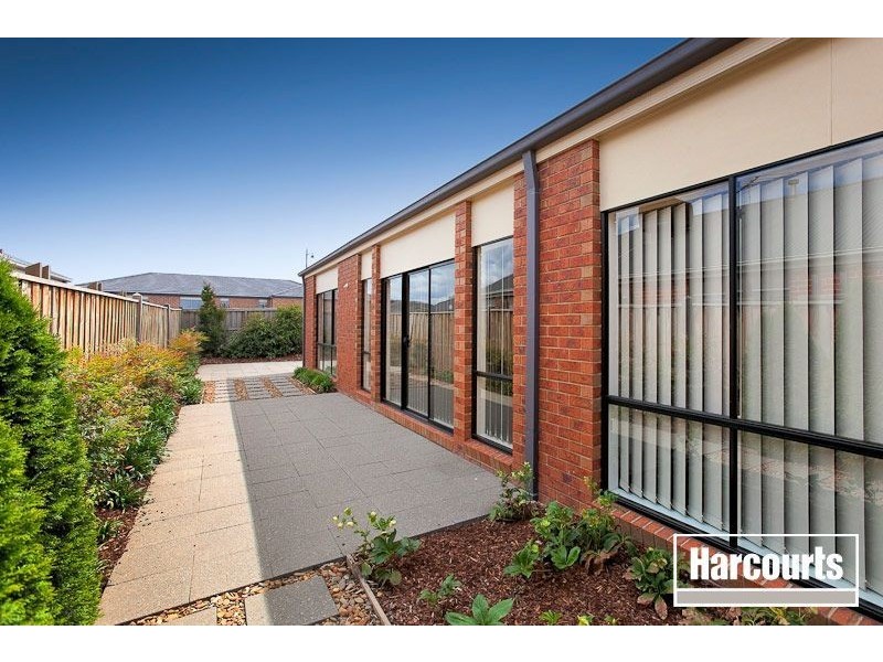 20 Fallingwater Drive, Pakenham VIC 3810