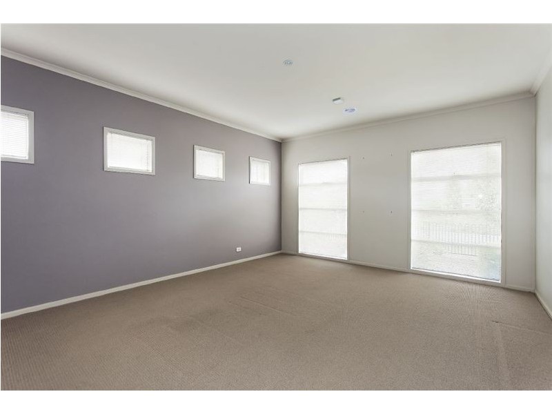 20 Fallingwater Drive, Pakenham VIC 3810