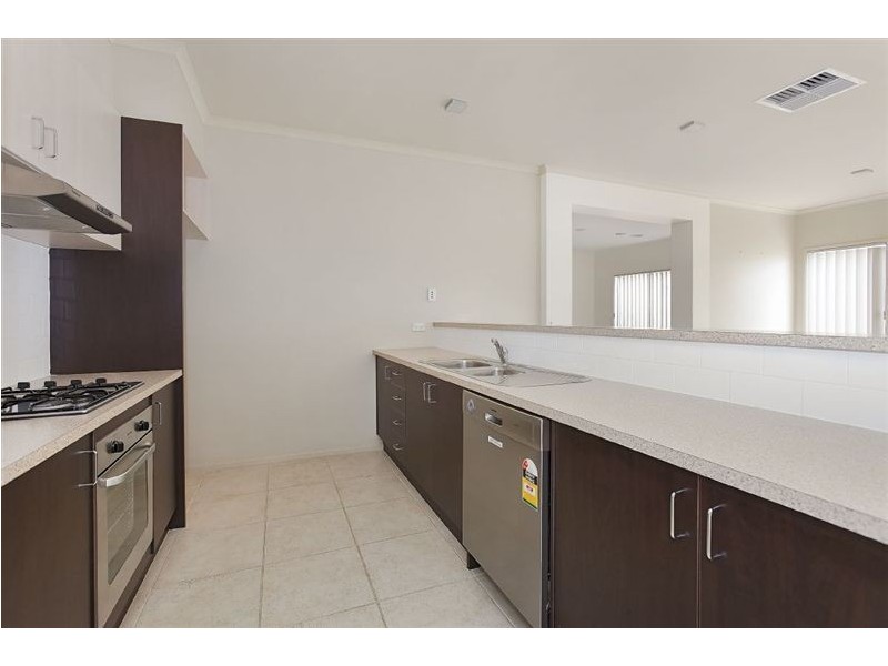 20 Fallingwater Drive, Pakenham VIC 3810