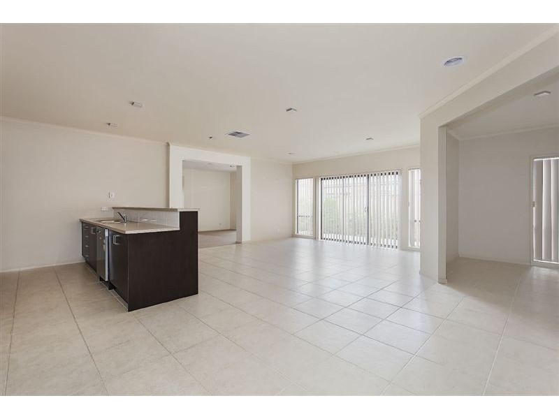 20 Fallingwater Drive, Pakenham VIC 3810