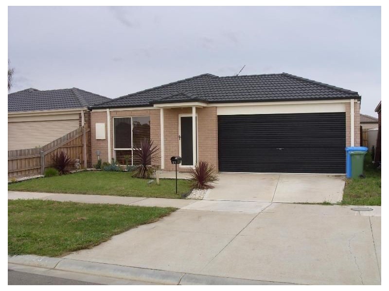 21 Calais Circuit, Cranbourne West VIC 3977