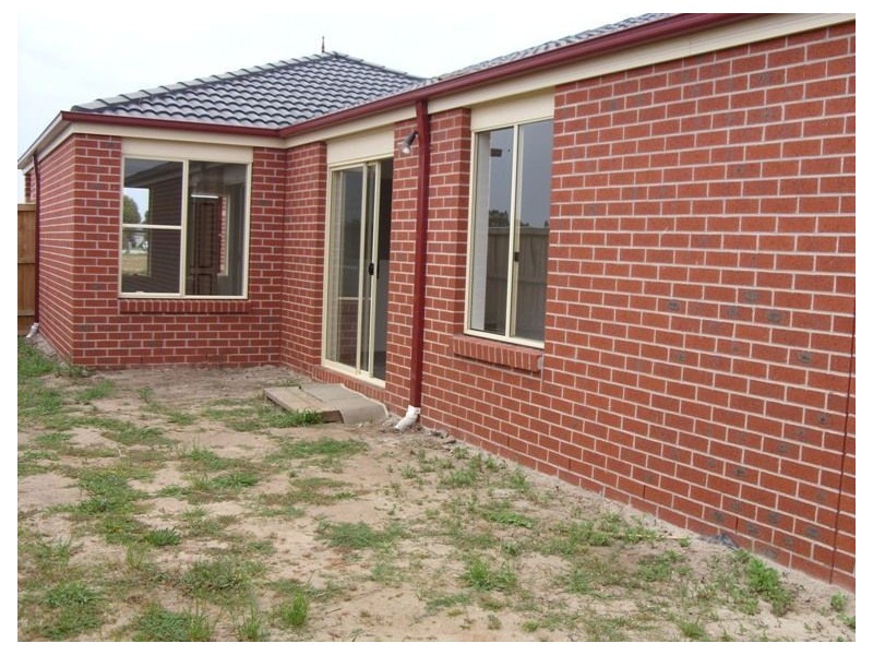 47 Calais Court, Cranbourne West VIC 3977