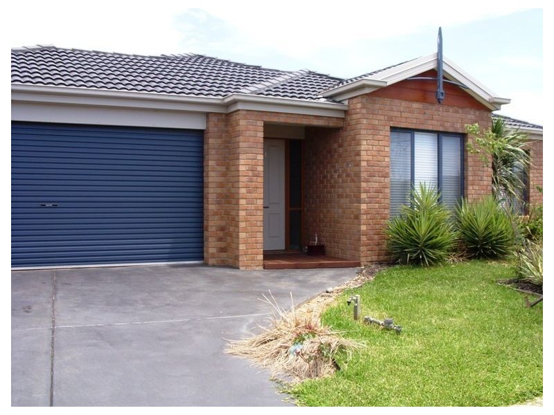 21 Kingdom Drive, Cranbourne VIC 3977