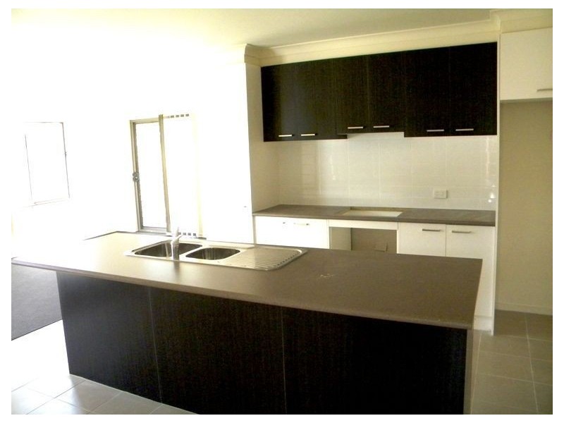 11/11-13 Elizabeth Street, Cranbourne VIC 3977