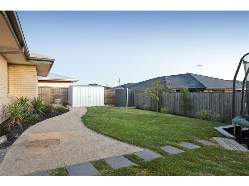 29 Station Creek Way, Cranbourne South VIC 3977