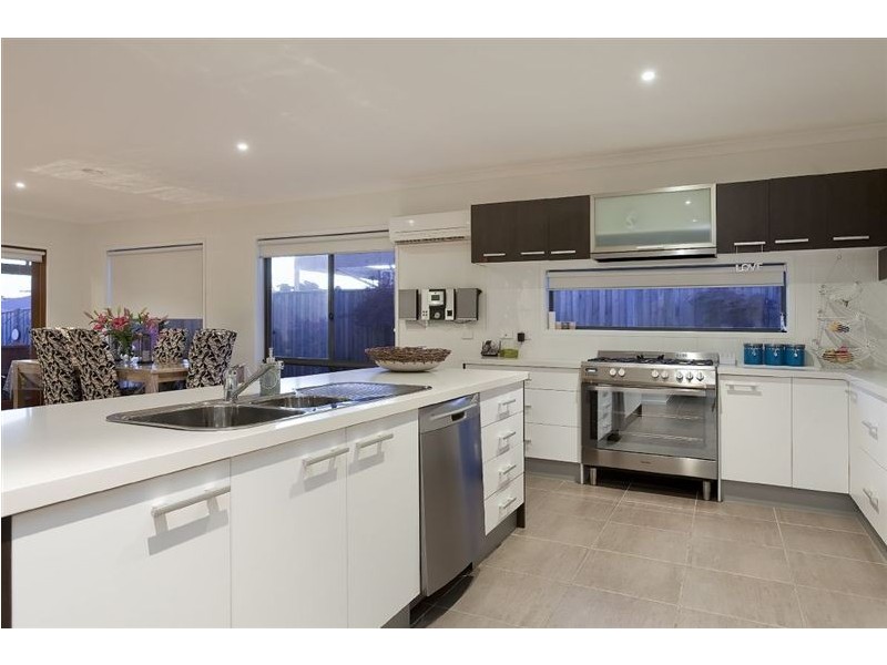 29 Station Creek Way, Cranbourne South VIC 3977