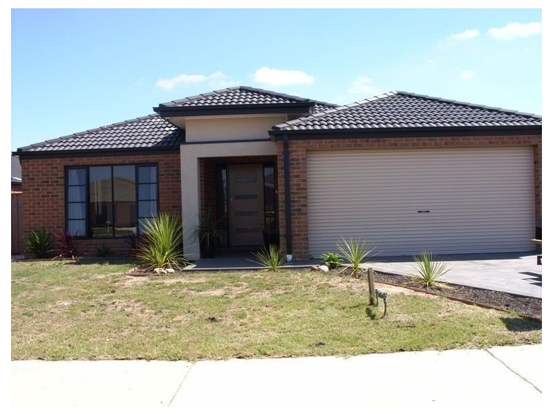 155 Rosebank Drive, Cranbourne North VIC 3977