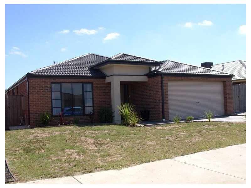 155 Rosebank Drive, Cranbourne North VIC 3977