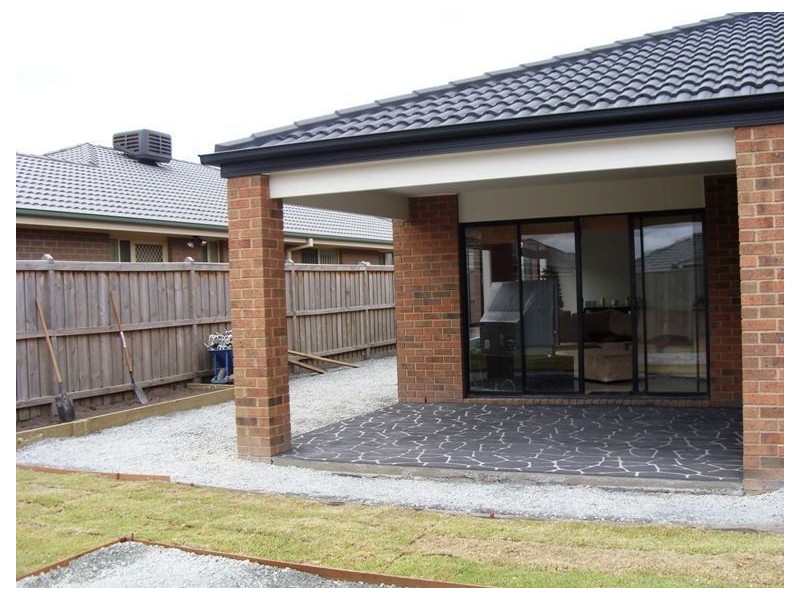 155 Rosebank Drive, Cranbourne North VIC 3977