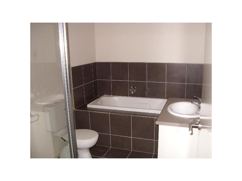 2/11-13 Elizabeth Street, Cranbourne North VIC 3977