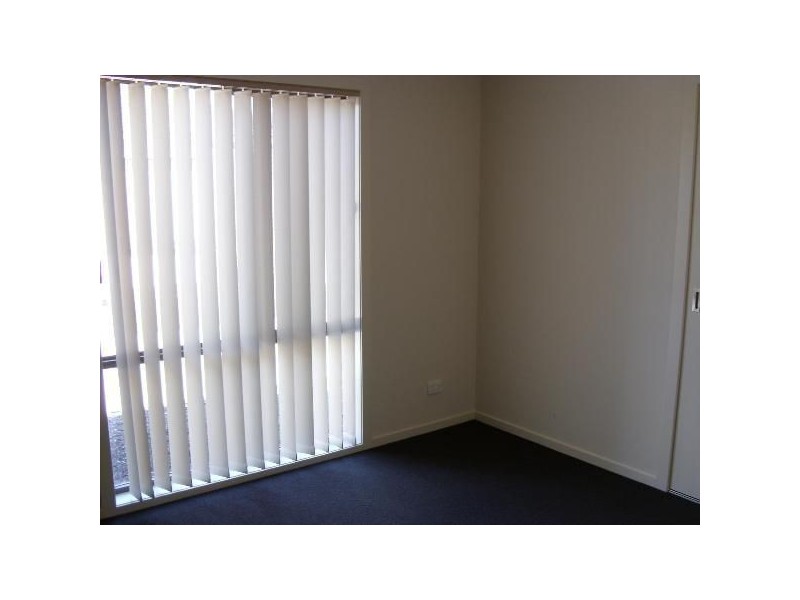 2/11-13 Elizabeth Street, Cranbourne North VIC 3977