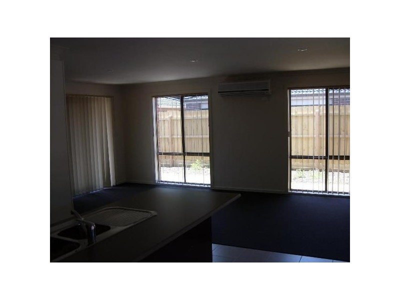 2/11-13 Elizabeth Street, Cranbourne North VIC 3977