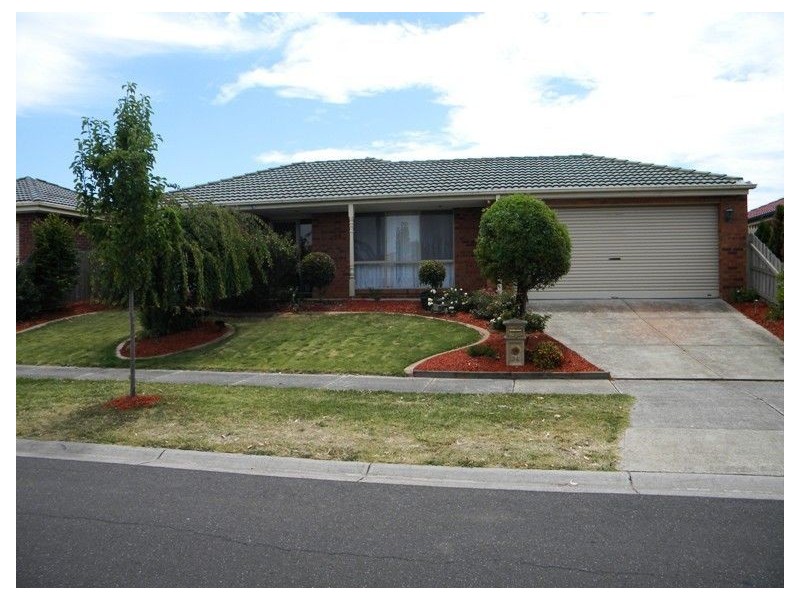 34 Cornwell Crescent, Cranbourne East VIC 3977