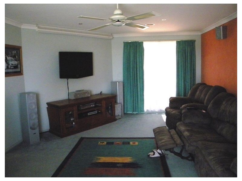 34 Cornwell Crescent, Cranbourne East VIC 3977