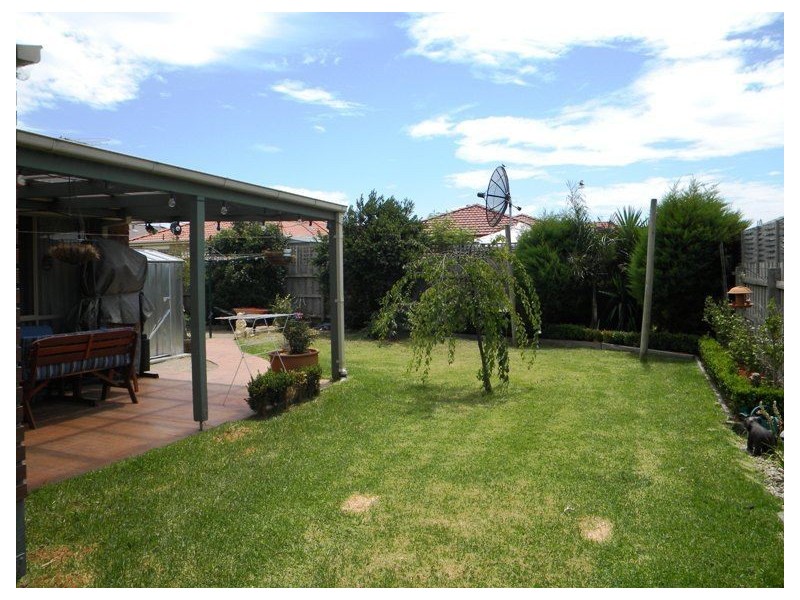 34 Cornwell Crescent, Cranbourne East VIC 3977