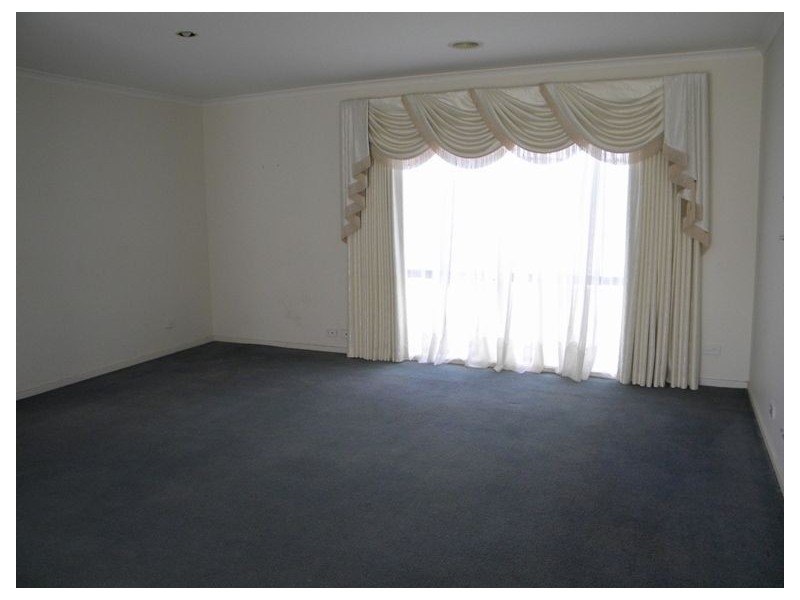 24 Seacombe Place, Cranbourne VIC 3977