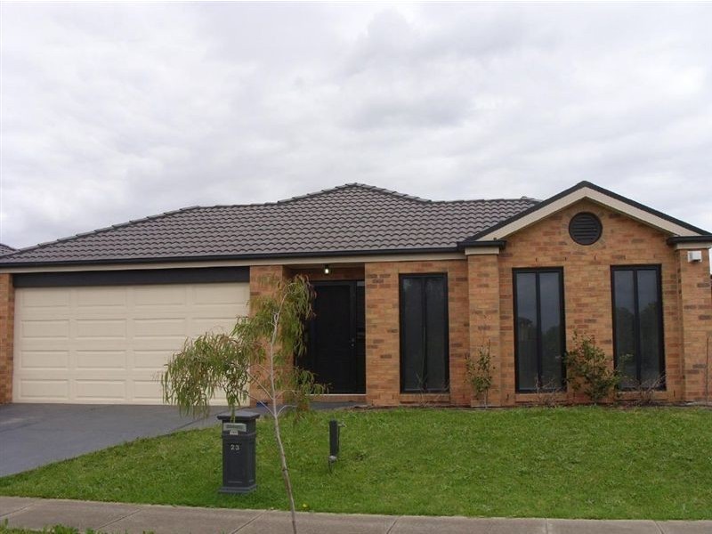 23 Briarcrest Drive, Cranbourne East VIC 3977
