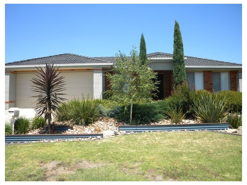 23 Gatehouse Parade, Cranbourne East VIC 3977