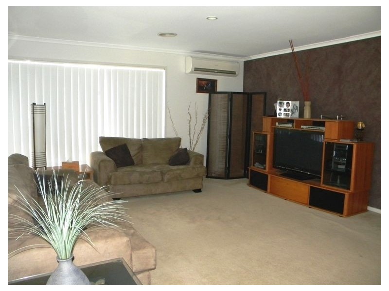 23 Gatehouse Parade, Cranbourne East VIC 3977