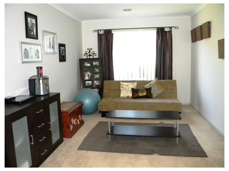 23 Gatehouse Parade, Cranbourne East VIC 3977