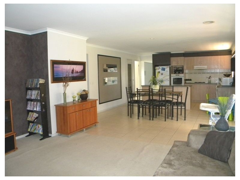 23 Gatehouse Parade, Cranbourne East VIC 3977