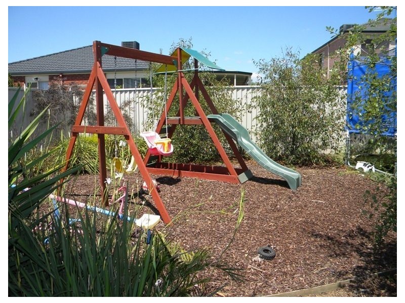 23 Gatehouse Parade, Cranbourne East VIC 3977