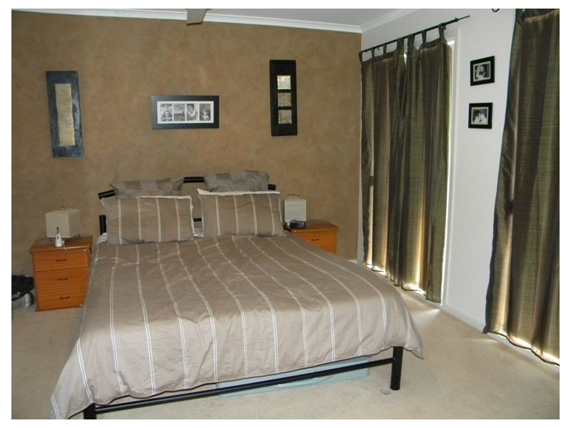 23 Gatehouse Parade, Cranbourne East VIC 3977