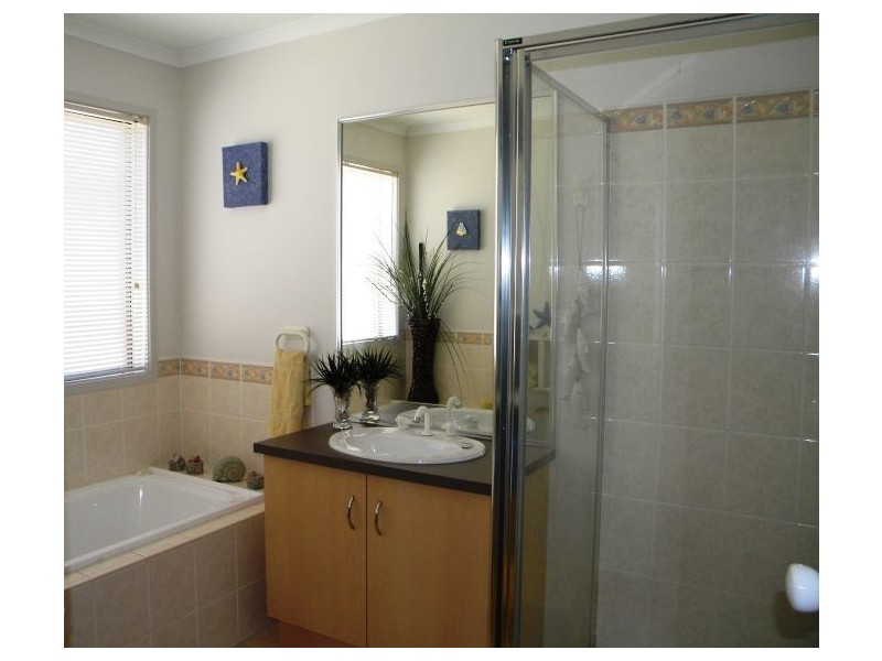 23 Gatehouse Parade, Cranbourne East VIC 3977