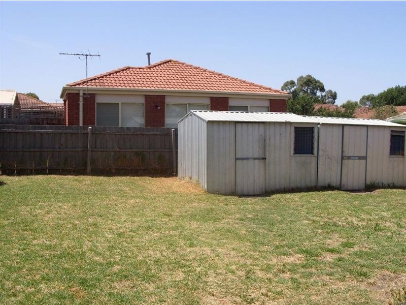 12 Ballanee Grove, Cranbourne North VIC 3977