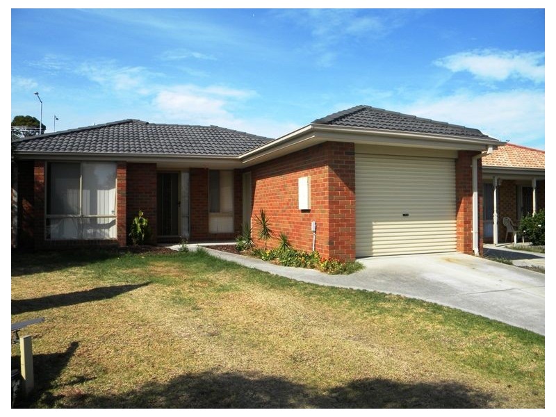 8 Fishburn Place, Cranbourne West VIC 3977
