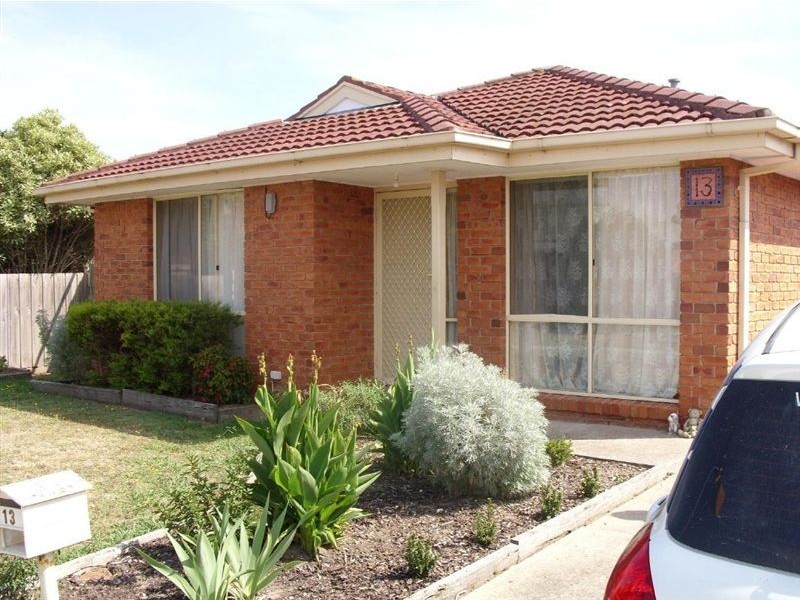 13 Bronhill Court, Cranbourne West VIC 3977