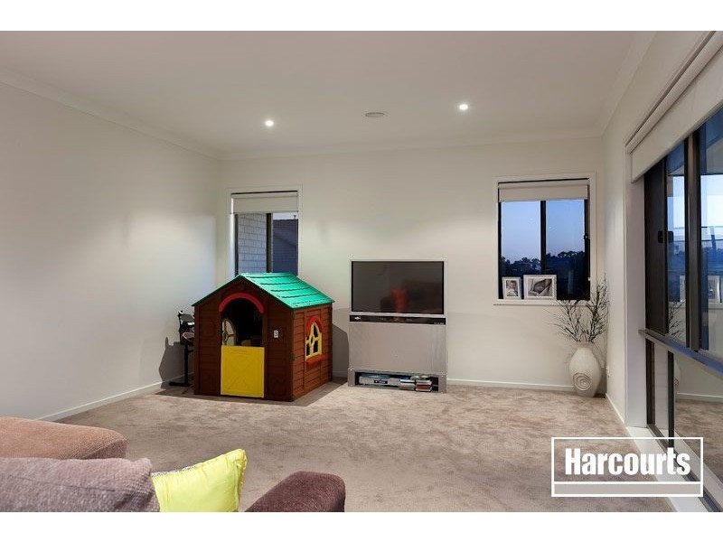 29 Station Creek Way, Cranbourne VIC 3977