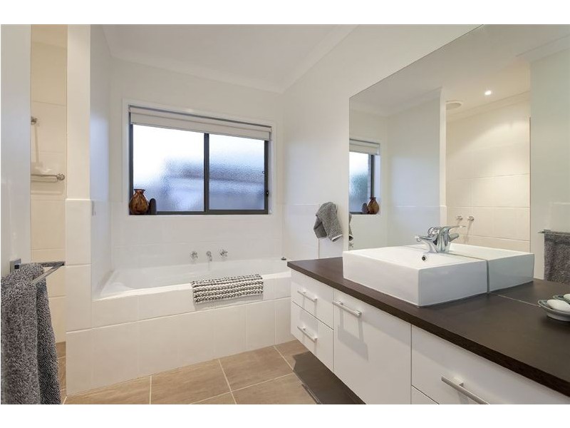 29 Station Creek Way, Cranbourne VIC 3977