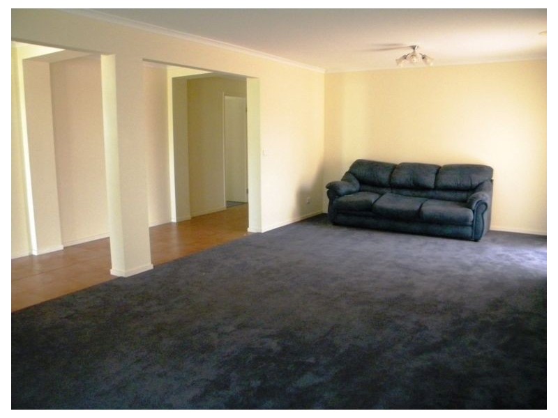 2 Clubhouse Crescent, Cranbourne East VIC 3977