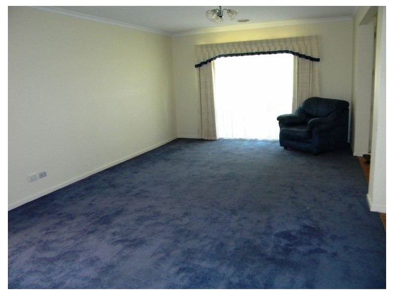 2 Clubhouse Crescent, Cranbourne East VIC 3977