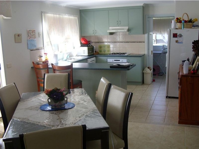 8 Merribah Way, Cranbourne VIC 3977