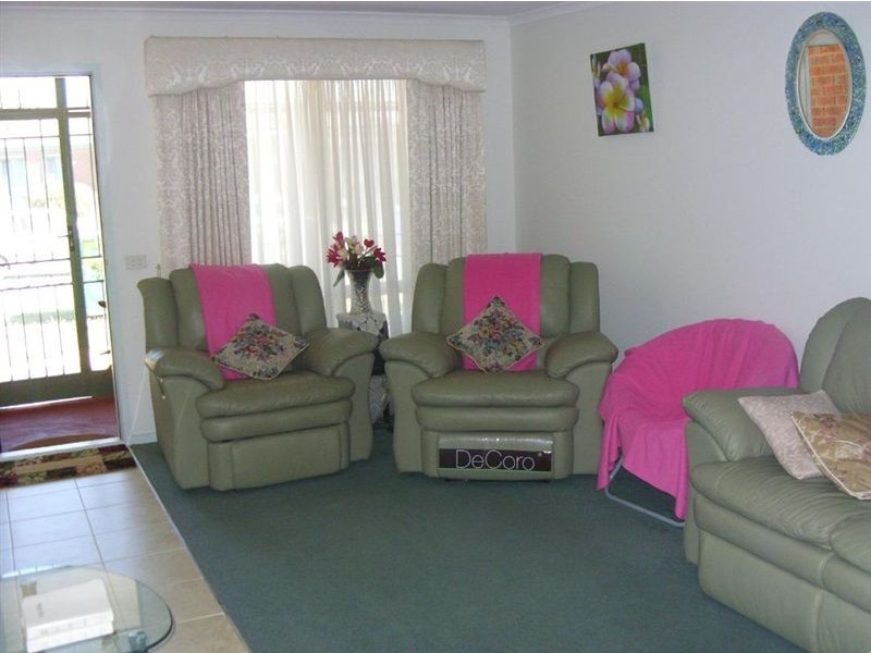 8 Merribah Way, Cranbourne VIC 3977